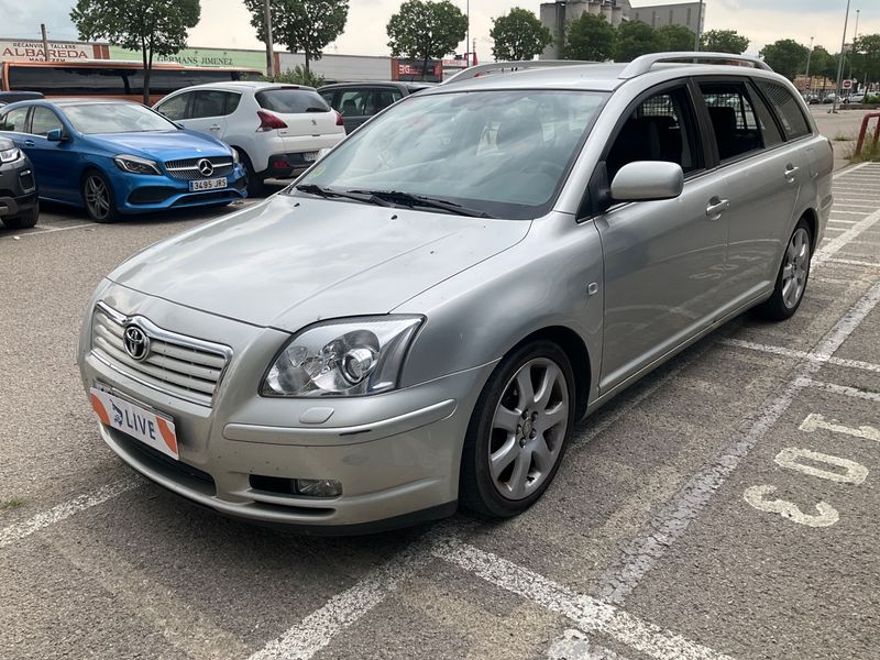 Toyota Avensis 2.0 — фото 1