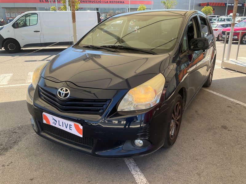 Toyota Verso 2.0 D-4D — фото 1