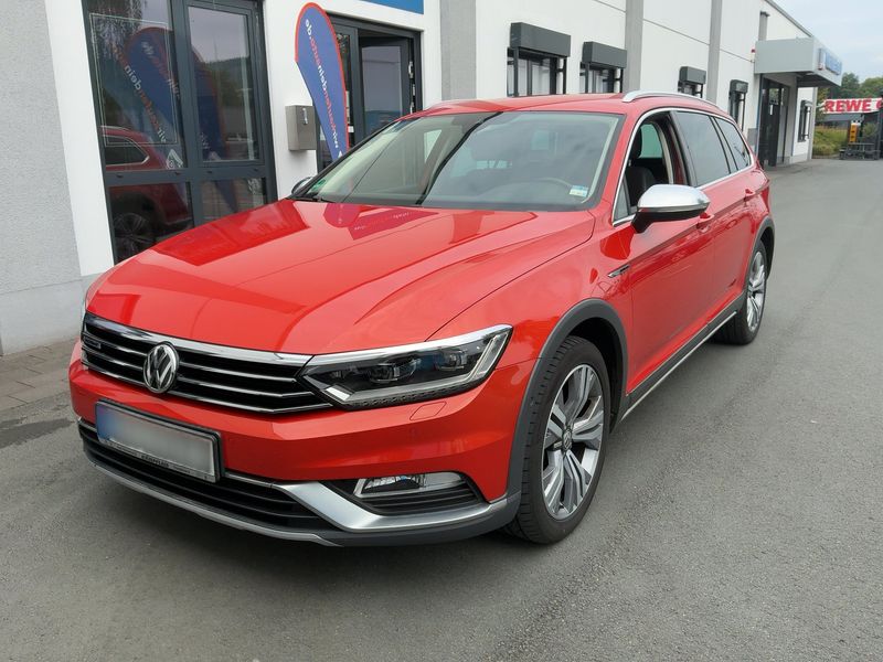 Volkswagen Passat Alltrack 2.0 TDI — 1/8