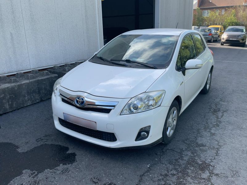 Toyota Auris 1.8 Hybrid — 1/8