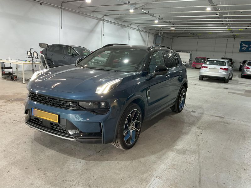 Lynk & Co 01 1.5 Plug-in Hybrid — 1/8