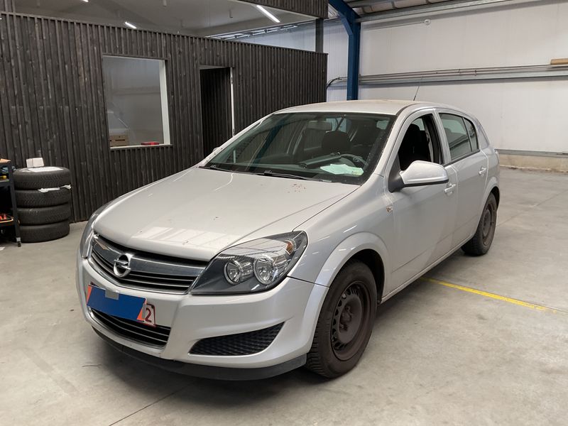 Opel Astra 1.7 CDTI — 1/8