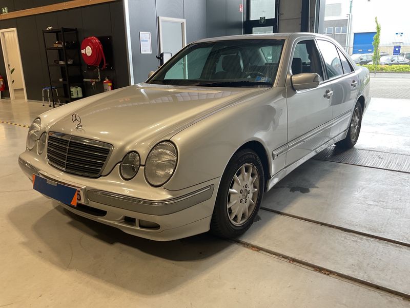 Mercedes-Benz E-Klasse E 220 CDI — 1/8
