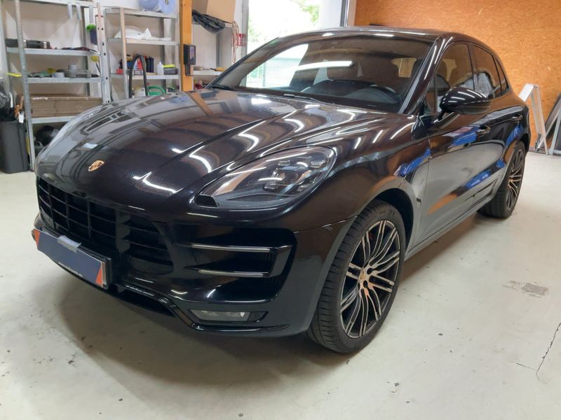 Porsche Macan Turbo — фото 1
