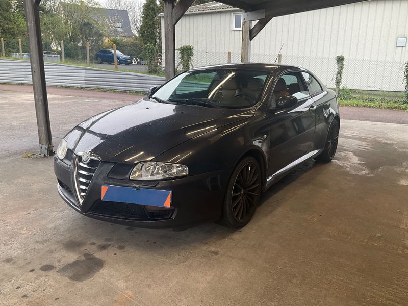 Alfa Romeo Alfa GT 2.0 JTS — фото 1