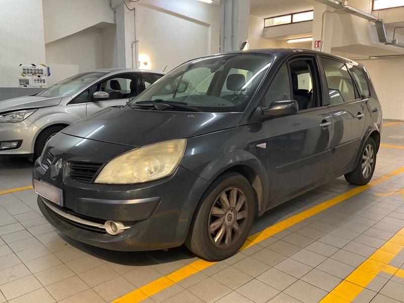 Renault Grand Scenic 1.9 dCi — фото 1