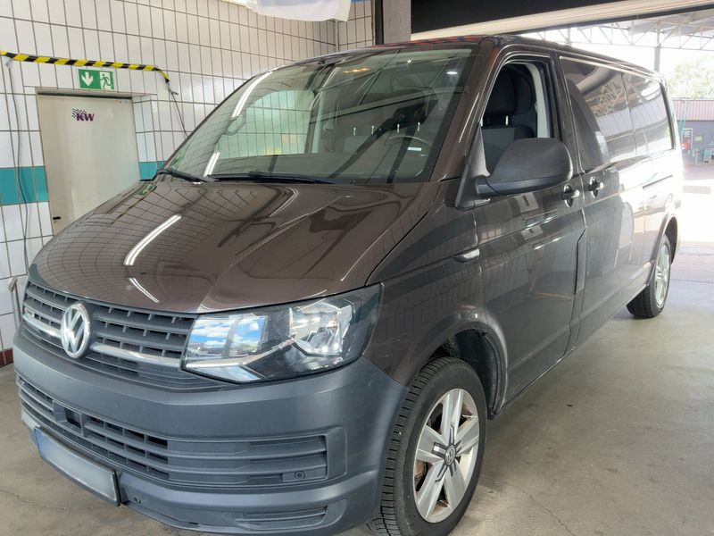 Volkswagen T6 Transporter 2.0 TDI — 1/8