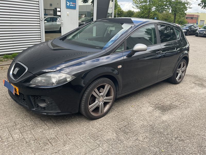 Seat Leon 2.0 TFSI — фото 1
