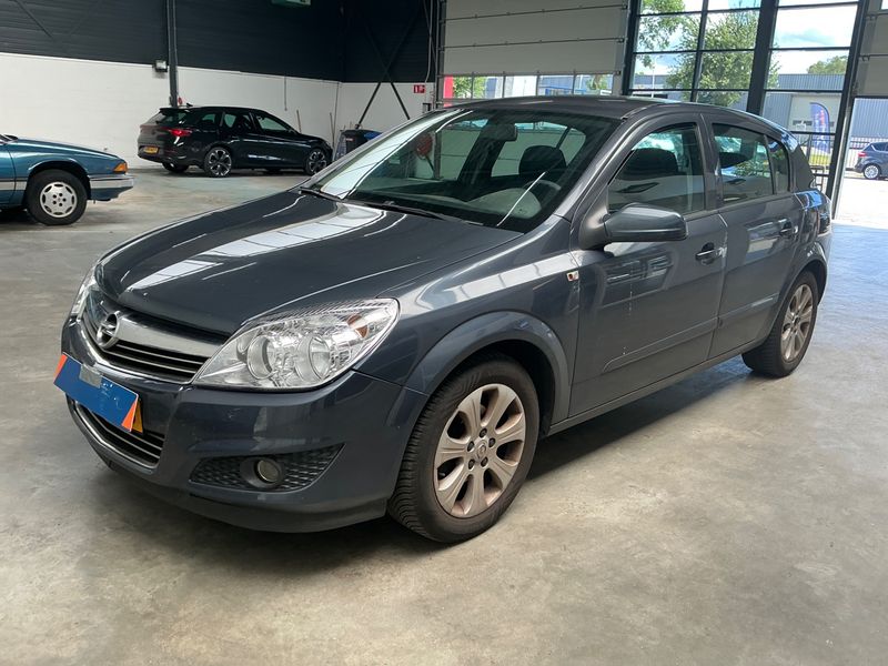 Opel Astra 1.6 — 1/8