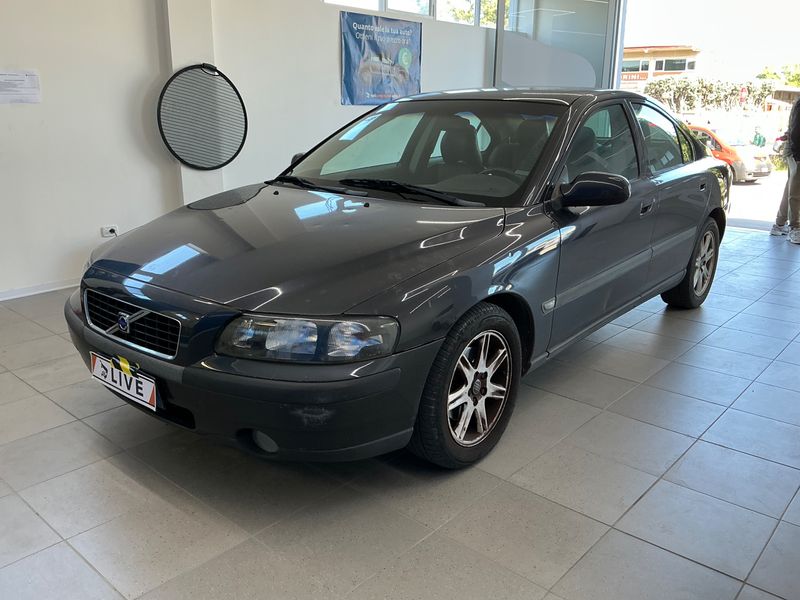 Volvo S60 2.4 — 1/8