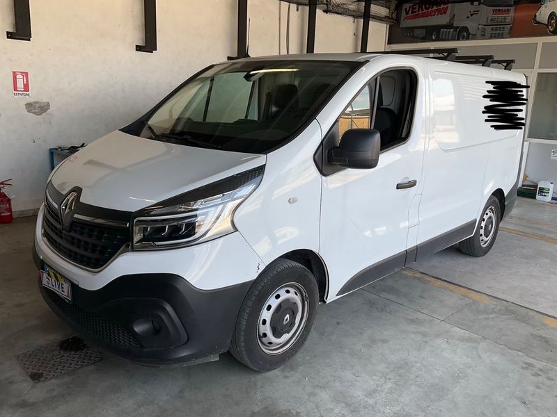 Renault Trafic 2.0 dCi — фото 1
