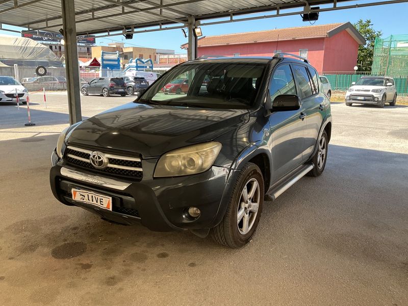 Toyota RAV 4 2.2 D-CAT — 1/8