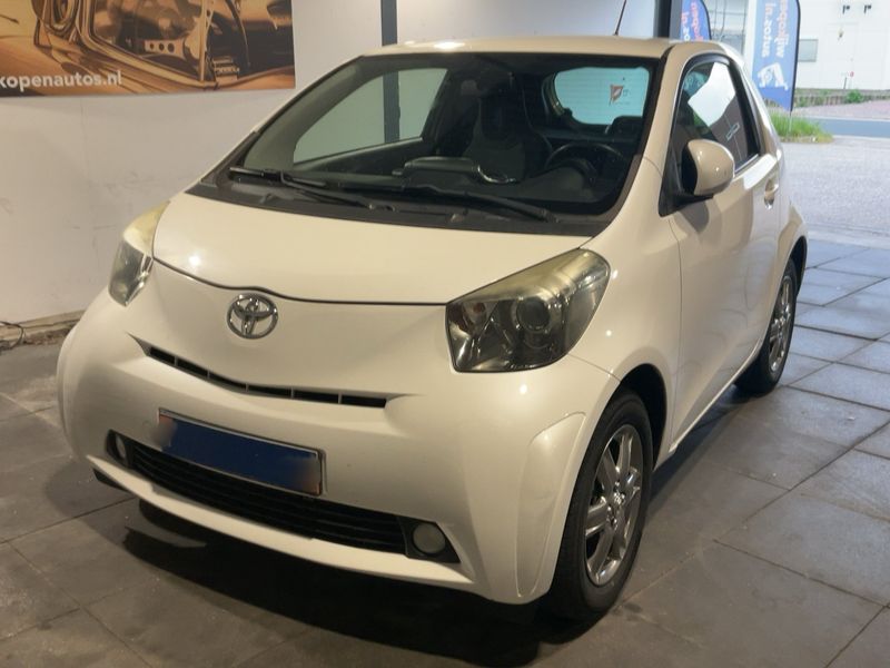 Toyota iQ 1.0 VVT-i — фото 1