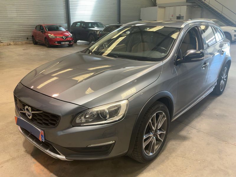 Volvo V60 Cross Country 2.0 D3 — 1/8