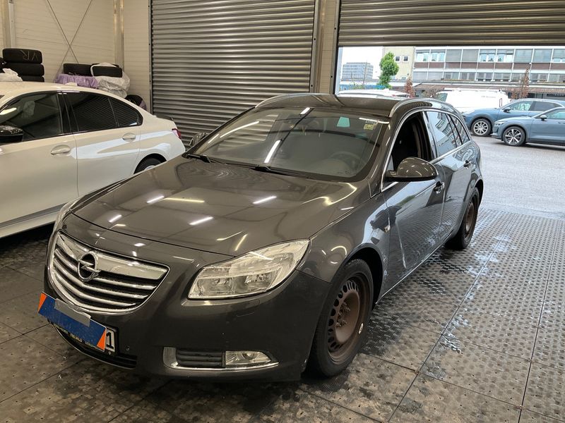 Opel Insignia Sports Tourer 2.0 CDTI — фото 1