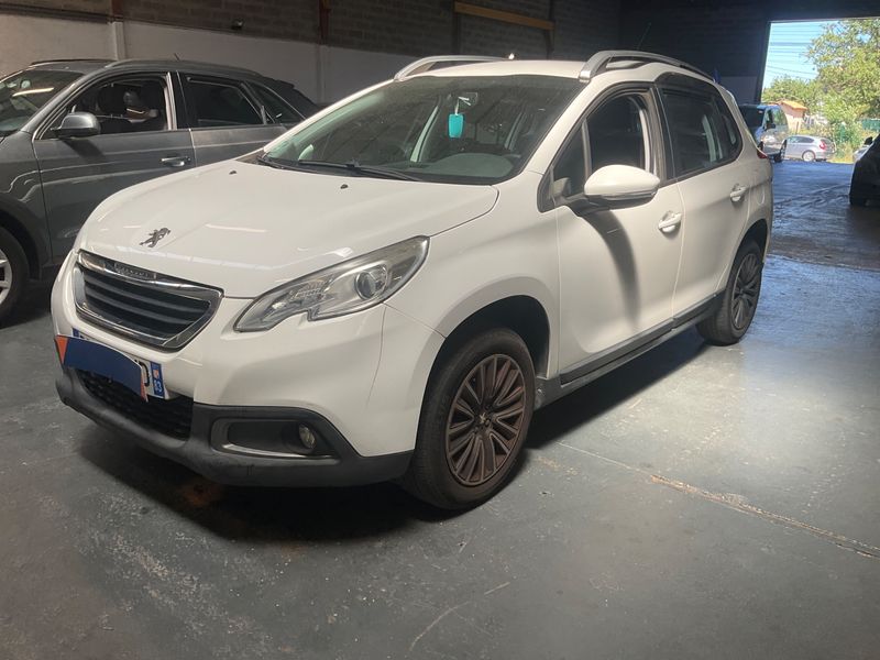 Peugeot 2008 1.2 VTi — 1/8