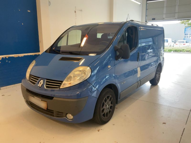 Renault Trafic 2.5 dCi — 1/8