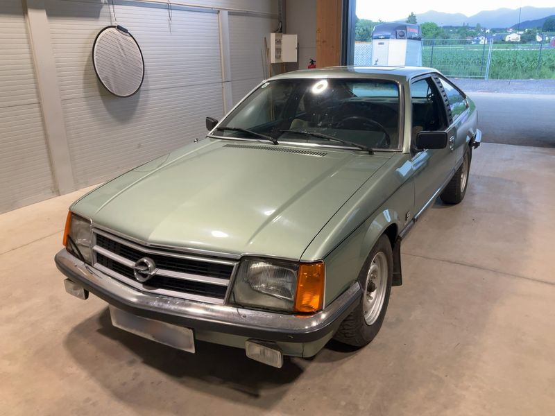Opel Monza 3.0 — 1/8