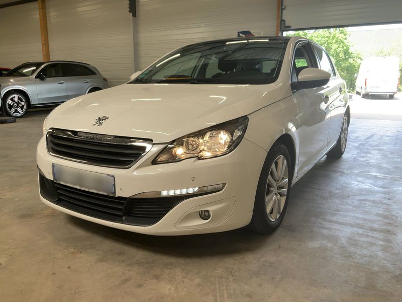 Peugeot 308 1.2 e-THP — фото 1