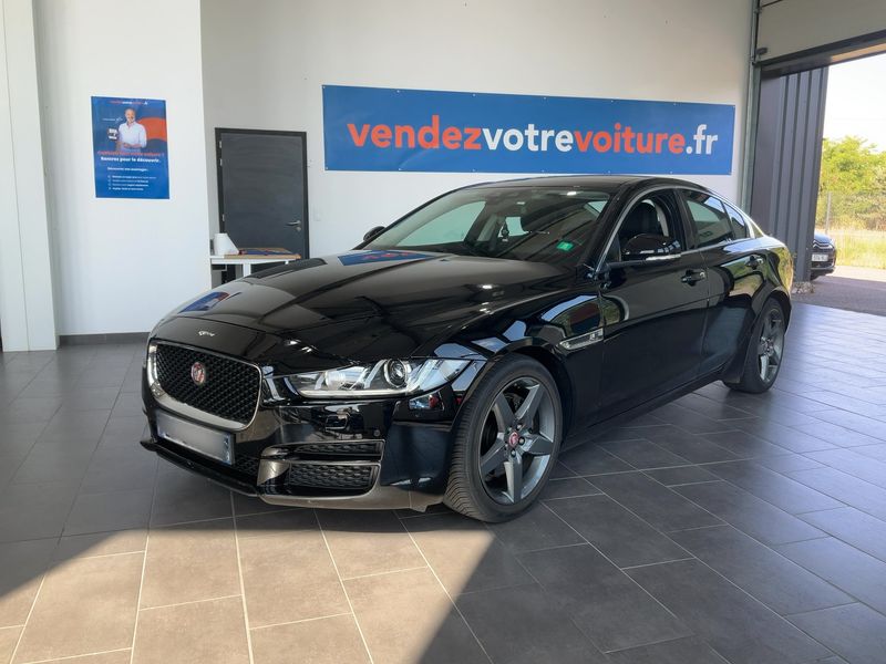 Jaguar XE 20d — фото 1