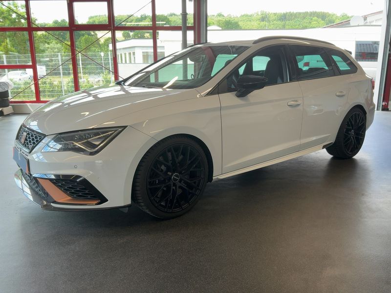 Seat Leon 2.0 TSI — 1/8