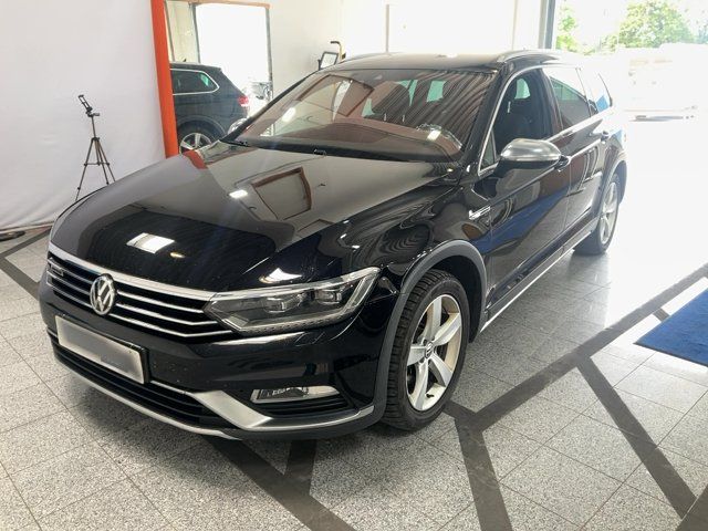Volkswagen Passat Alltrack 2.0 TDI — фото 1