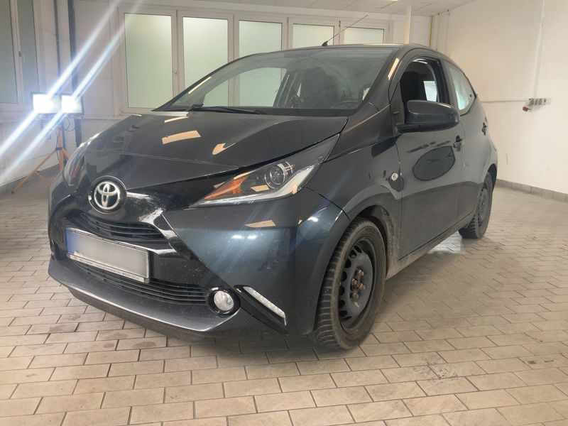 Toyota Aygo 1.0 — 1/8