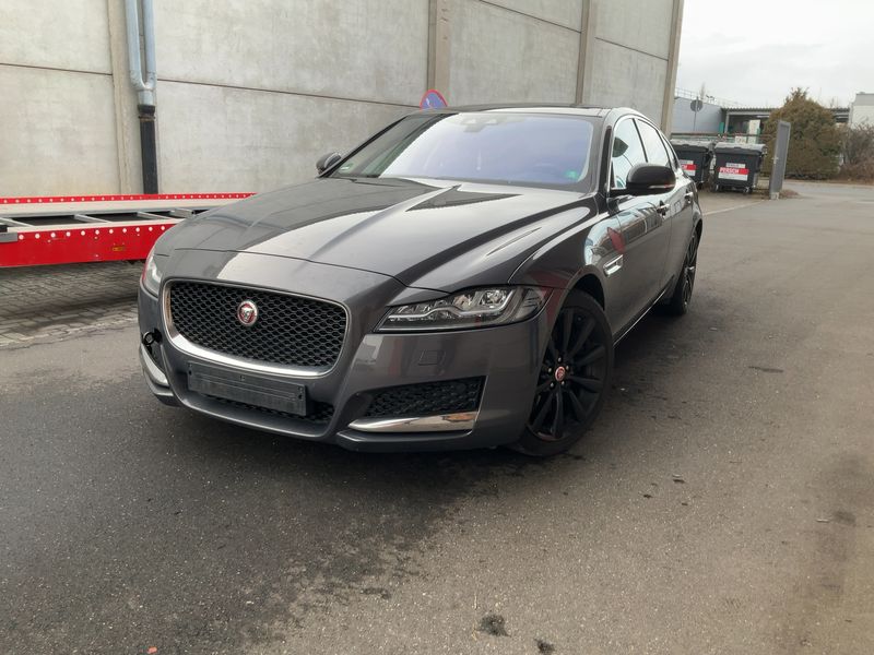 Jaguar XF 30d — 1/8