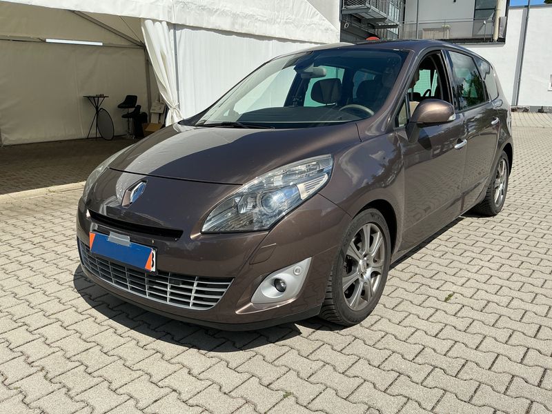 Renault Grand Scenic 2.0 dCi — 1/8
