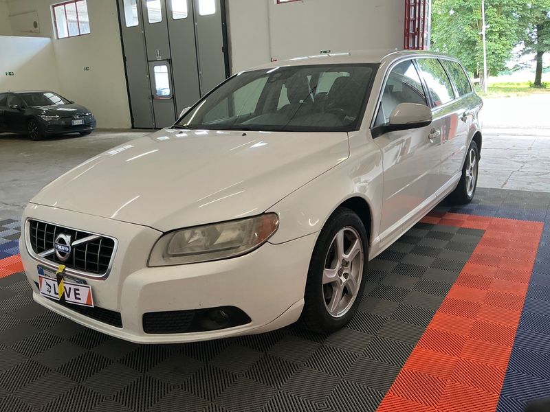 Volvo V70 2.0 D4 — 1/8