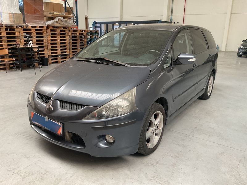 Mitsubishi Grandis 2.0 DI-D — 1/8