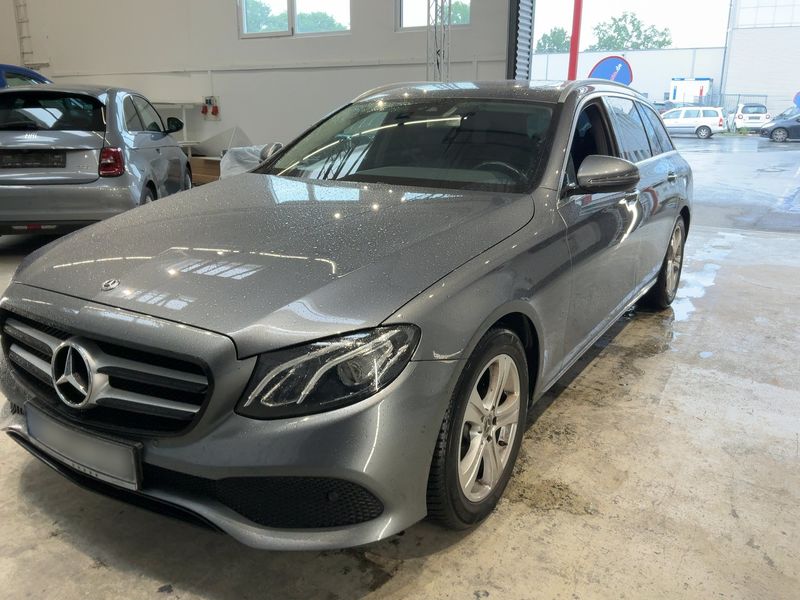 Mercedes-Benz E-Klasse E 220 d — 1/8