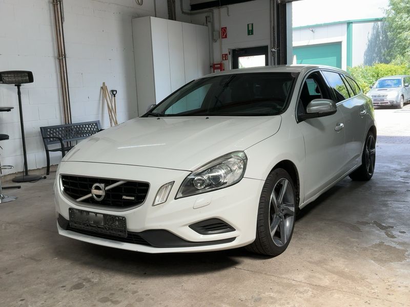 Volvo V60 2.4 D5 — 1/8
