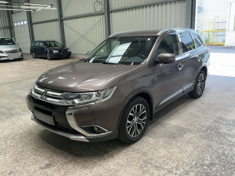 Mitsubishi Outlander 2.2 DI-D — 1/8