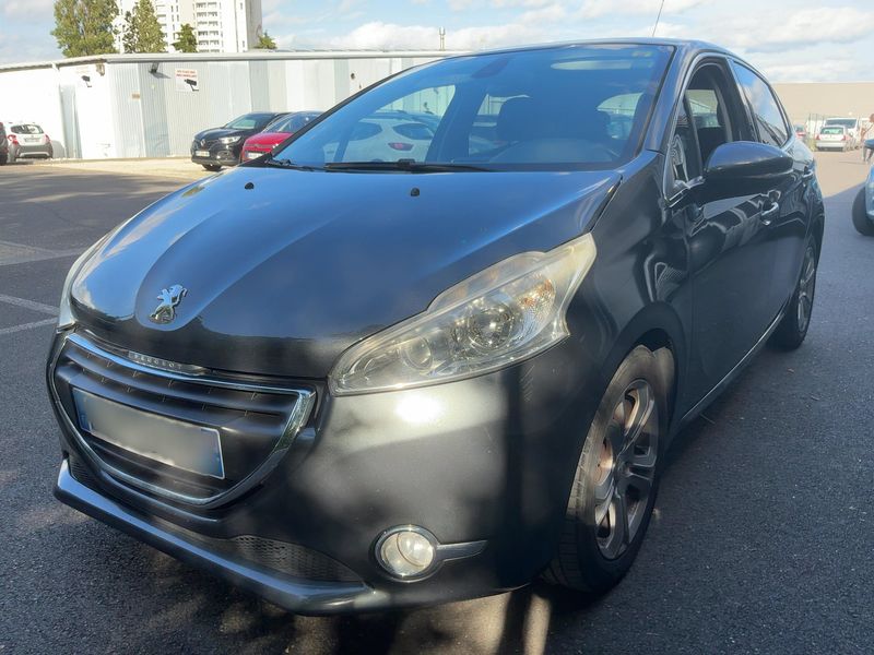 Peugeot 208 1.6 HDi — 1/8