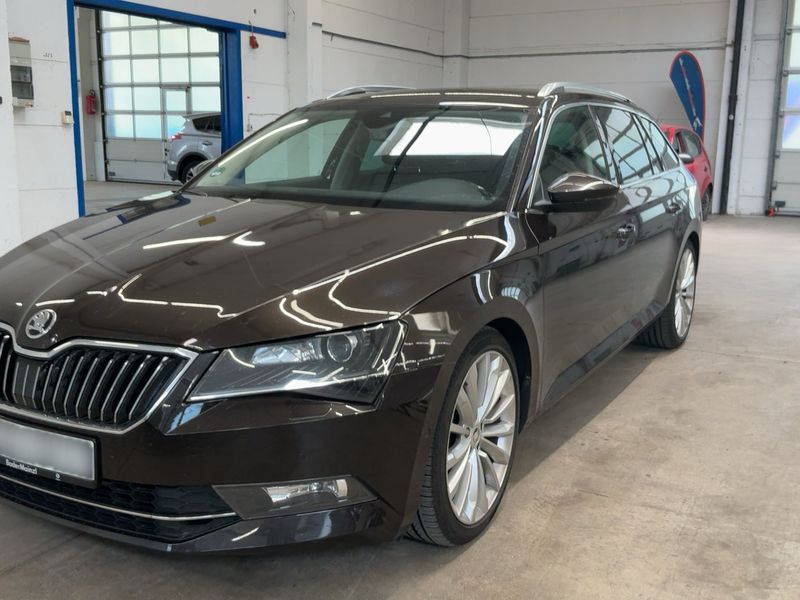 Skoda Superb 2.0 TDI — 1/8