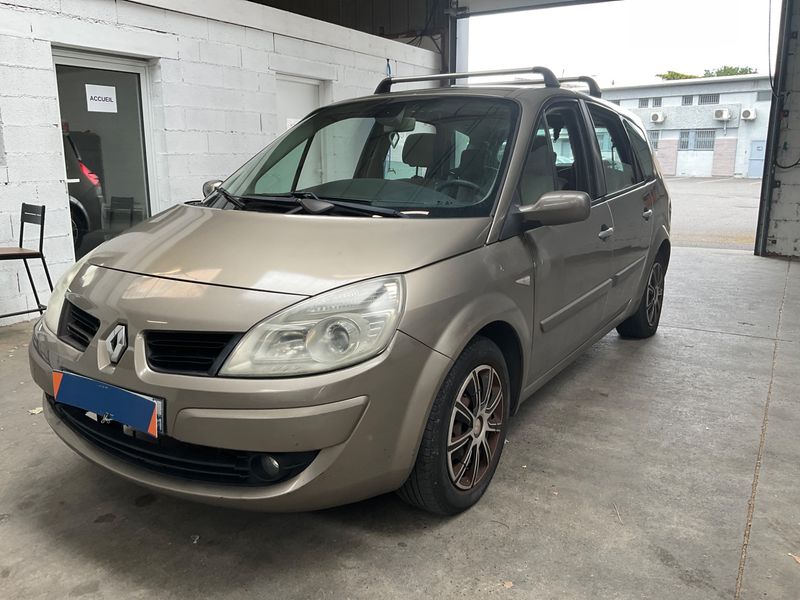Renault Grand Scenic 1.5 dCi — 1/8