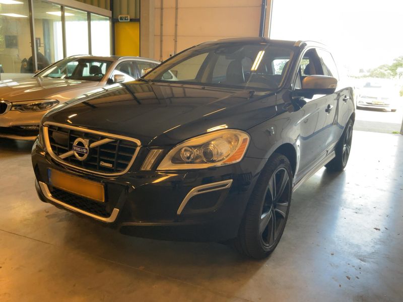 Volvo XC60 2.0 T5 — 1/8