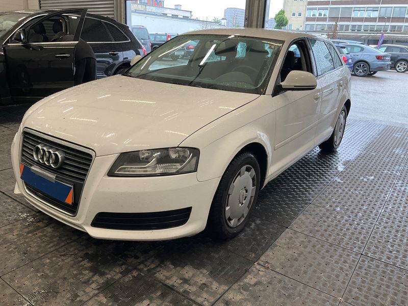 Audi A3 Sportback 1.6 — 1/8