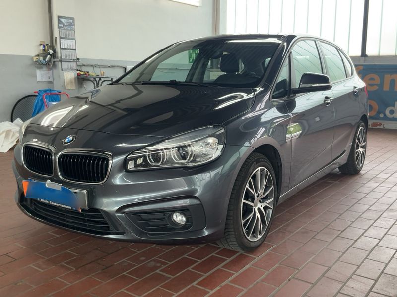 BMW 2er 218i Active Tourer — 1/8