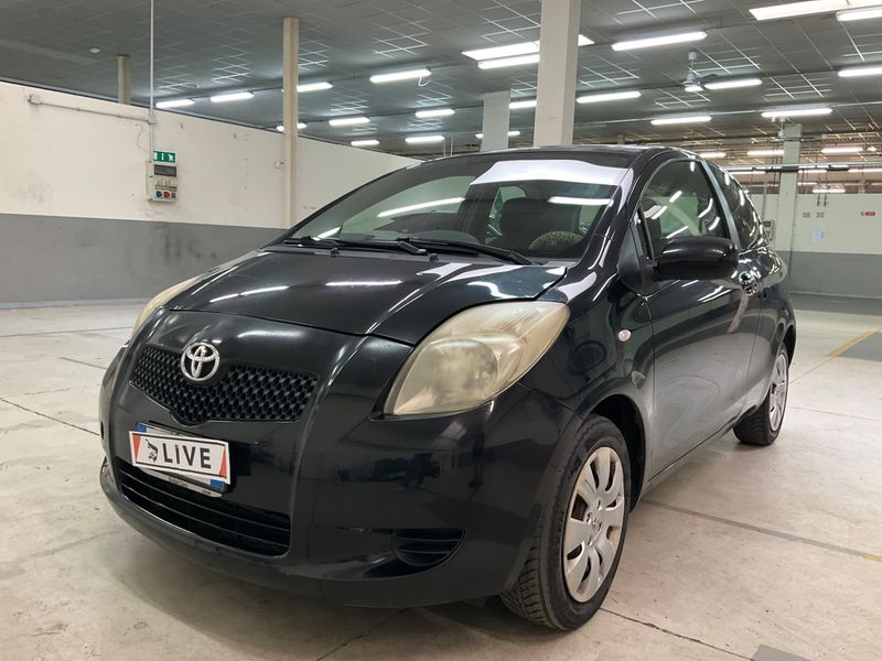 Toyota Yaris 1.0 VVT-i — 1/8