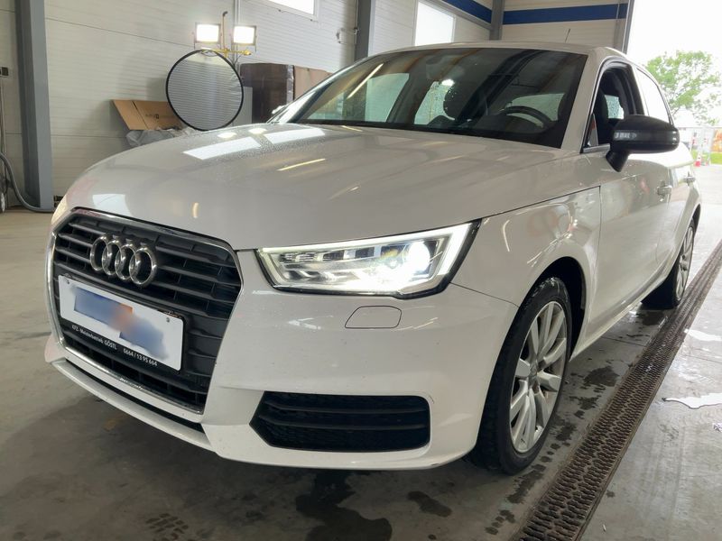 Audi A1 Sportback 1.0 TFSI — фото 1