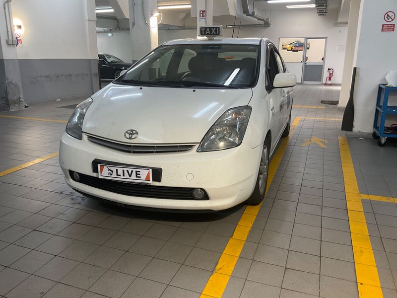 Toyota Prius 1.5 — фото 1