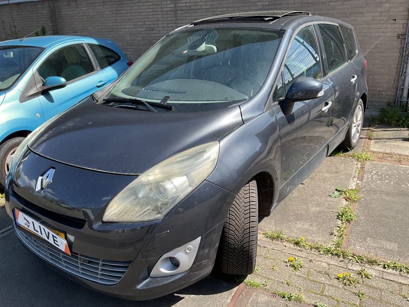 Renault Grand Scenic 2.0 — фото 1