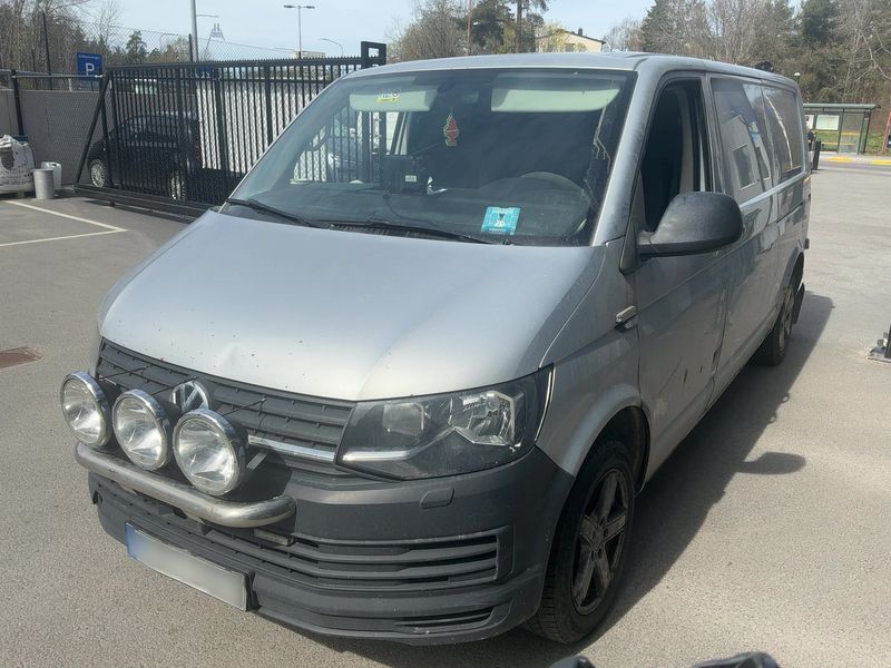 Volkswagen T6 Transporter 2.0 TDI — 1/8