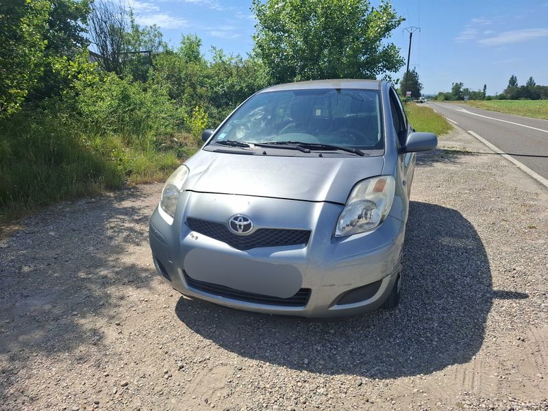 Toyota Yaris 1.0 VVT-i — 1/8