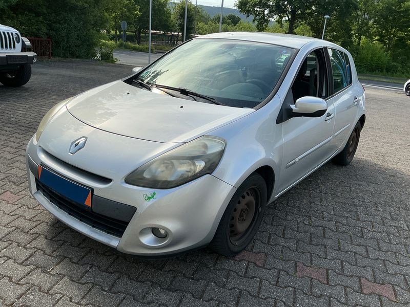 Renault Clio 1.2 — фото 1