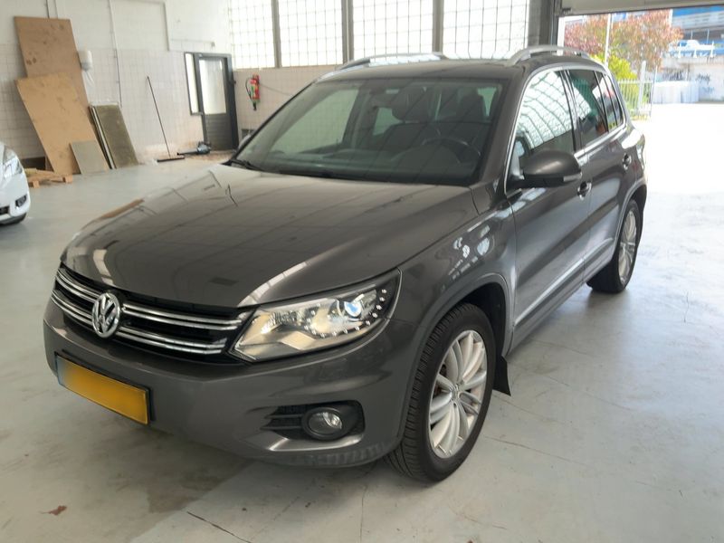 Volkswagen Tiguan 2.0 TSI — 1/8