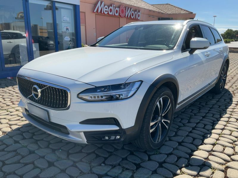 Volvo V90 Cross Country 2.0 D4 — 1/8