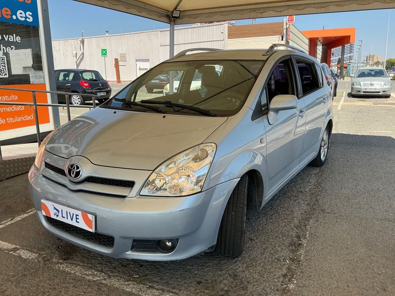 Toyota Corolla Verso 2.2 D-4D — 1/8